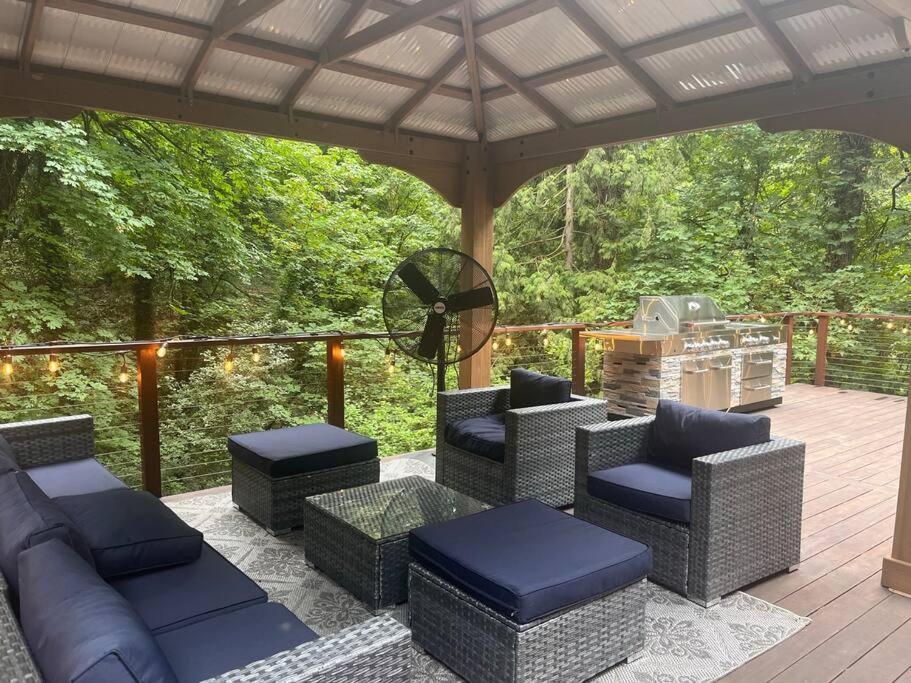 Serene Oasis Getaway With Sauna And A Swim Spa. Portland Exteriör bild