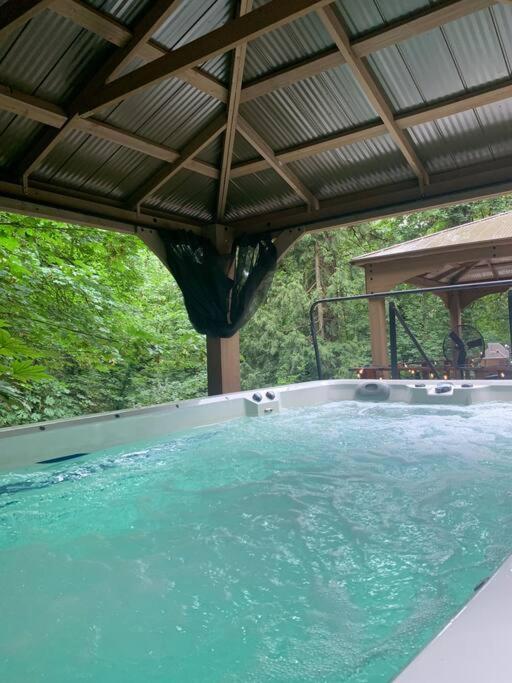 Serene Oasis Getaway With Sauna And A Swim Spa. Portland Exteriör bild